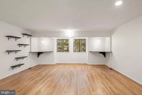 Living - 2242 Cartwright Pl, Reston, VA 20191 photo 2 of 4
