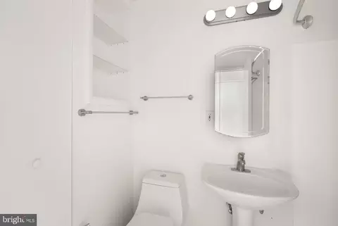 Bath - 2242 Cartwright Pl, Reston, VA 20191 photo 2 of 2