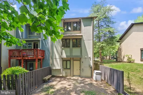 Exterior - 2242 Cartwright Pl, Reston, VA 20191 photo 5 of 6