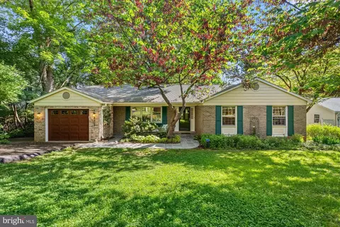 2402 Popkins Ln, Alexandria, VA 22306