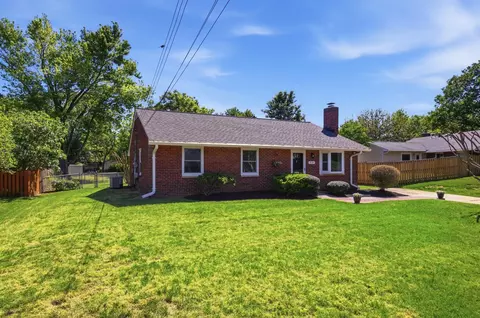 6121 Yellowstone Dr, Alexandria, VA 22312
