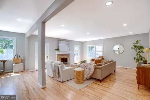 Living - 3599 Beech Down Dr, Chantilly, VA 20151 photo 8 of 8