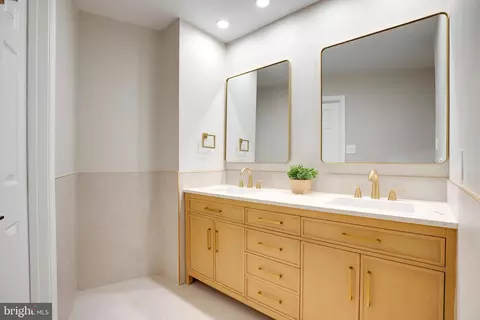 Bath - 3599 Beech Down Dr, Chantilly, VA 20151 photo 4 of 6