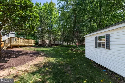 Exterior - 3599 Beech Down Dr, Chantilly, VA 20151 photo 6 of 8