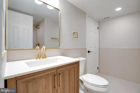 Bath - 3599 Beech Down Dr, Chantilly, VA 20151 photo 6 of 6