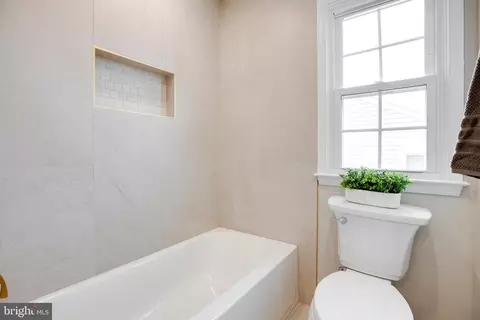 Bath - 3599 Beech Down Dr, Chantilly, VA 20151 photo 5 of 6