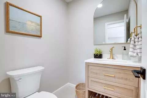 Bath - 3599 Beech Down Dr, Chantilly, VA 20151 photo 1 of 6