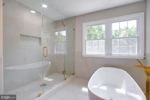 Bath - 3599 Beech Down Dr, Chantilly, VA 20151 photo 3 of 6