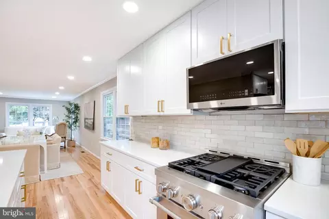 Kitchen - 3599 Beech Down Dr, Chantilly, VA 20151 photo 8 of 8