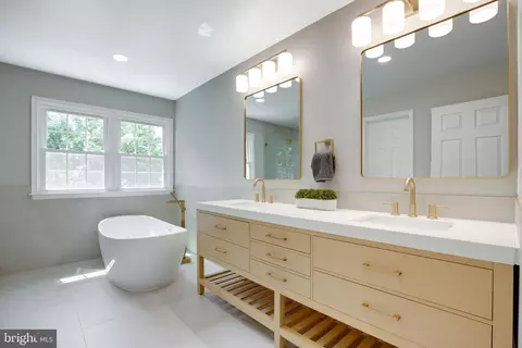 Bath - 3599 Beech Down Dr, Chantilly, VA 20151 photo 2 of 6