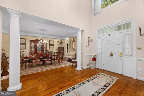 Entry Way - 897 Chinquapin Rd, Mclean, VA 22102 photo 4 of 7