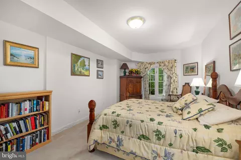 Bedroom - 897 Chinquapin Rd, Mclean, VA 22102 photo 7 of 7
