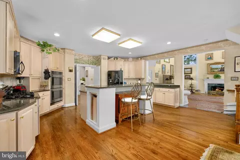 Kitchen - 897 Chinquapin Rd, Mclean, VA 22102 photo 5 of 5
