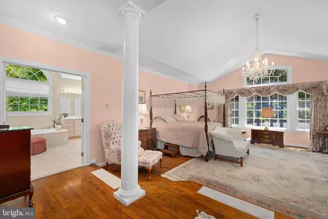 Bedroom - 897 Chinquapin Rd, Mclean, VA 22102 photo 2 of 7