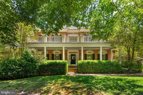 897 Chinquapin Rd, Mclean, VA 22102