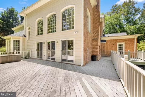 Exterior - 897 Chinquapin Rd, Mclean, VA 22102 photo 8 of 9