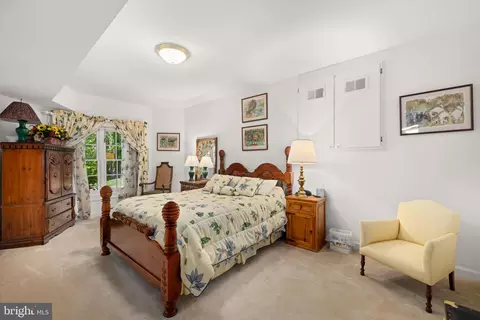 Bedroom - 897 Chinquapin Rd, Mclean, VA 22102 photo 6 of 7