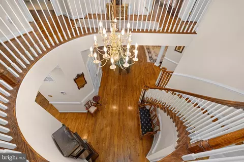 Entry Way - 897 Chinquapin Rd, Mclean, VA 22102 photo 6 of 7