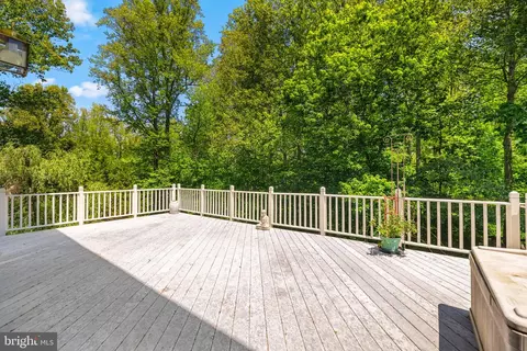 Exterior - 897 Chinquapin Rd, Mclean, VA 22102 photo 9 of 9