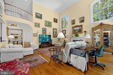 Living - 897 Chinquapin Rd, Mclean, VA 22102 photo 5 of 7