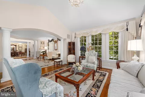 Living - 897 Chinquapin Rd, Mclean, VA 22102 photo 1 of 7
