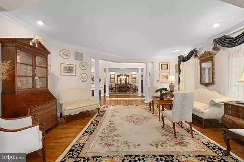 Entry Way - 897 Chinquapin Rd, Mclean, VA 22102 photo 2 of 7