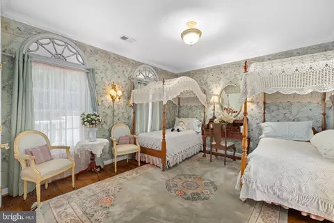 Bedroom - 897 Chinquapin Rd, Mclean, VA 22102 photo 5 of 7