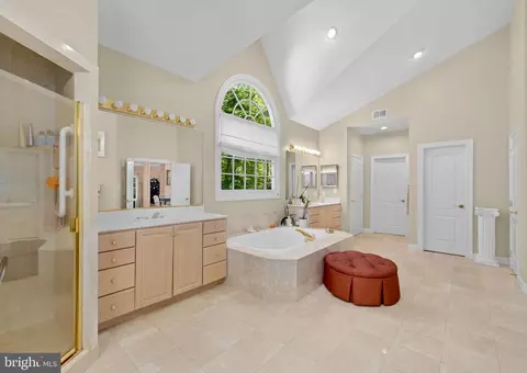 Bath - 897 Chinquapin Rd, Mclean, VA 22102 photo 3 of 6