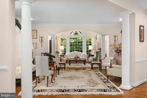 Entry Way - 897 Chinquapin Rd, Mclean, VA 22102 photo 3 of 7