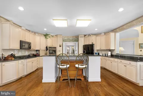 Kitchen - 897 Chinquapin Rd, Mclean, VA 22102 photo 2 of 5