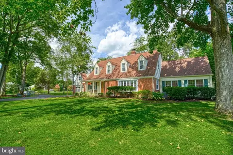 9211 Forest Haven Dr, Alexandria, VA 22309