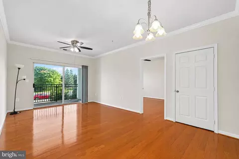12905 Centre Park Cir #212, Herndon, VA 20171