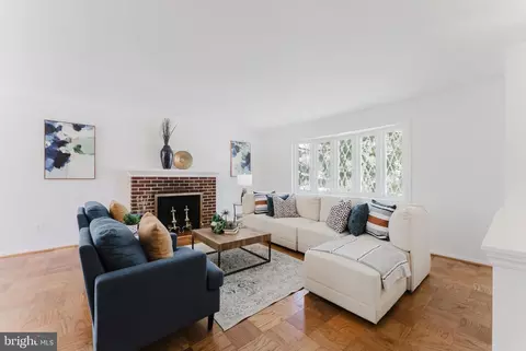 Living - 5408 Dublin Ave, Springfield, VA 22151 photo 3 of 5