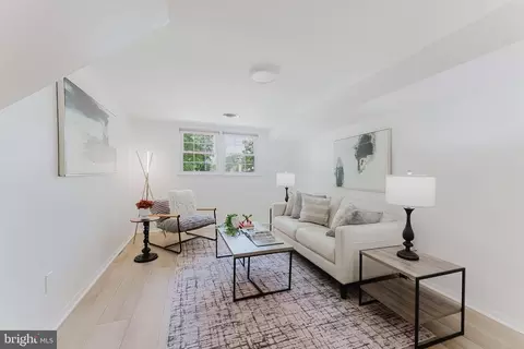 Living - 5408 Dublin Ave, Springfield, VA 22151 photo 2 of 5