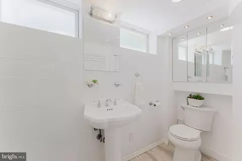 Bath - 5408 Dublin Ave, Springfield, VA 22151 photo 3 of 4