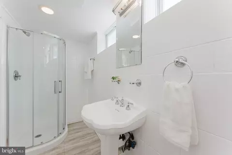 Bath - 5408 Dublin Ave, Springfield, VA 22151 photo 4 of 4
