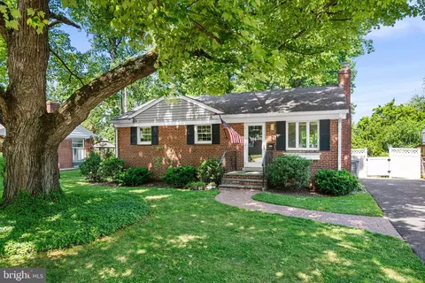3220 Norfolk Ln, Falls Church, VA 22042