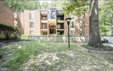 3354 Woodburn Rd #12, Annandale, VA 22003