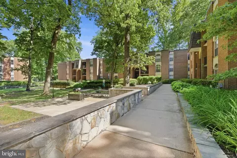 3354 Woodburn Rd #12, Annandale, VA 22003