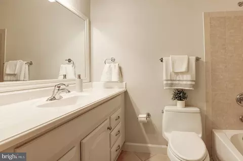 Bath - 2603 Oakledge Ct, Vienna, VA 22181 photo 5 of 6