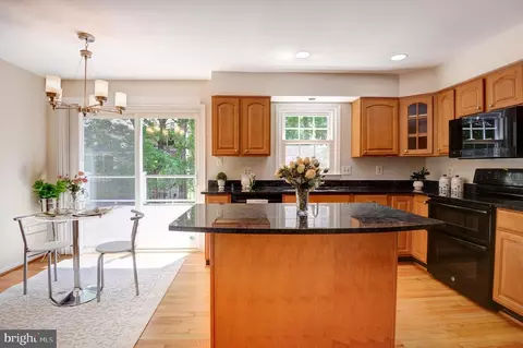 Kitchen - 2603 Oakledge Ct, Vienna, VA 22181 photo 4 of 4