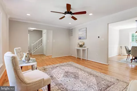 Living - 2603 Oakledge Ct, Vienna, VA 22181 photo 3 of 7