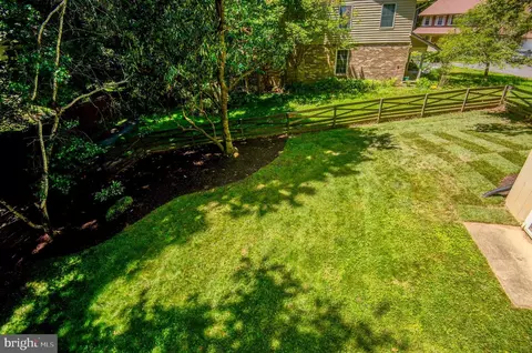 Exterior - 2603 Oakledge Ct, Vienna, VA 22181 photo 8 of 8