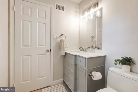 Bath - 2603 Oakledge Ct, Vienna, VA 22181 photo 4 of 6
