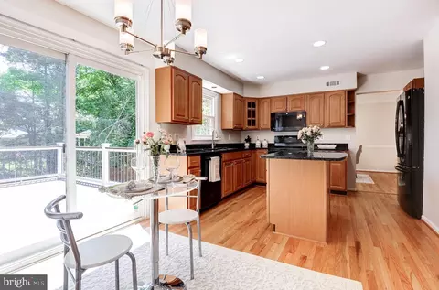 Kitchen - 2603 Oakledge Ct, Vienna, VA 22181 photo 3 of 4