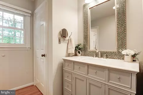 Bath - 2603 Oakledge Ct, Vienna, VA 22181 photo 2 of 6
