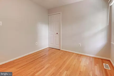 Bedroom - 2603 Oakledge Ct, Vienna, VA 22181 photo 5 of 8