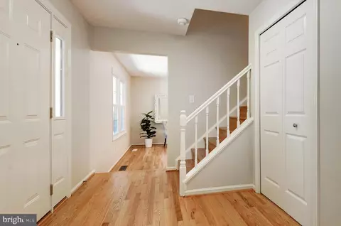 Entry Way - 2603 Oakledge Ct, Vienna, VA 22181 photo 3 of 9