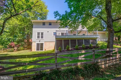 Exterior - 2603 Oakledge Ct, Vienna, VA 22181 photo 3 of 8