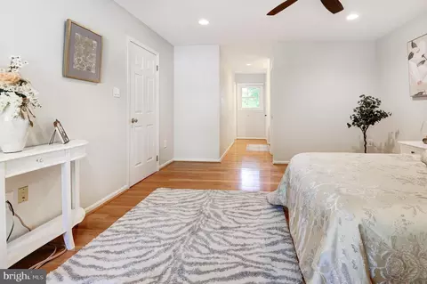 Entry Way - 2603 Oakledge Ct, Vienna, VA 22181 photo 8 of 9